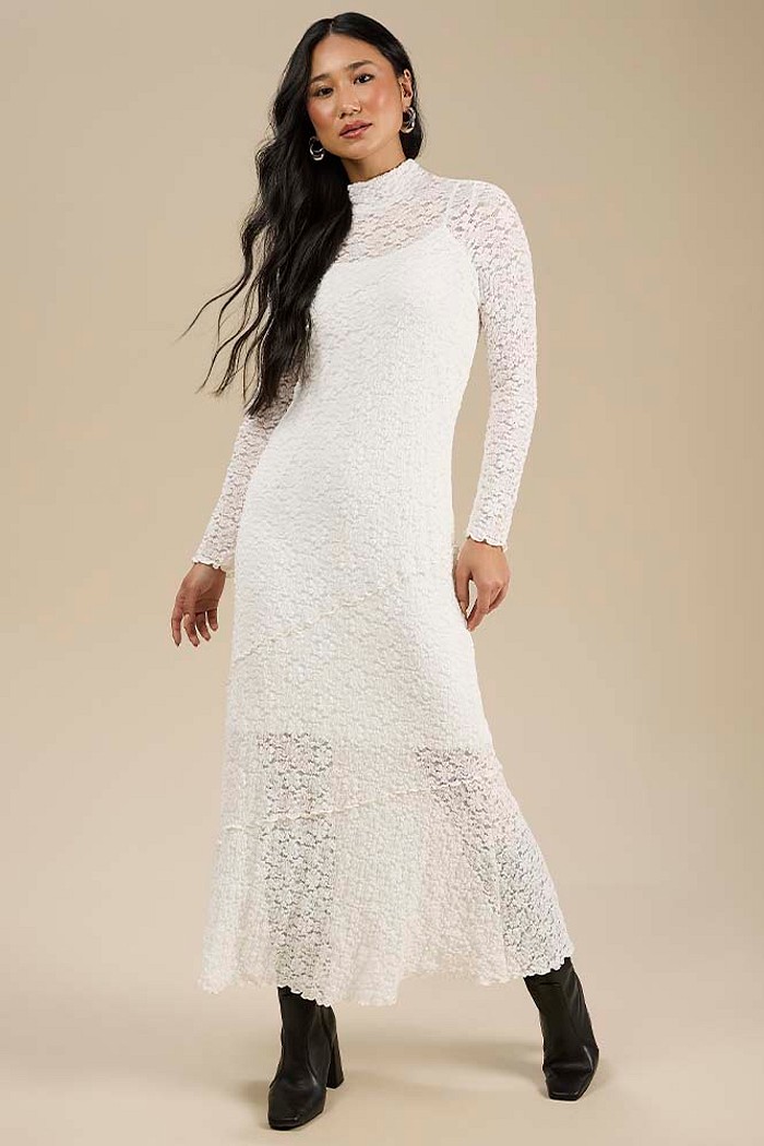 Vestido midi manga longa em renda com forro