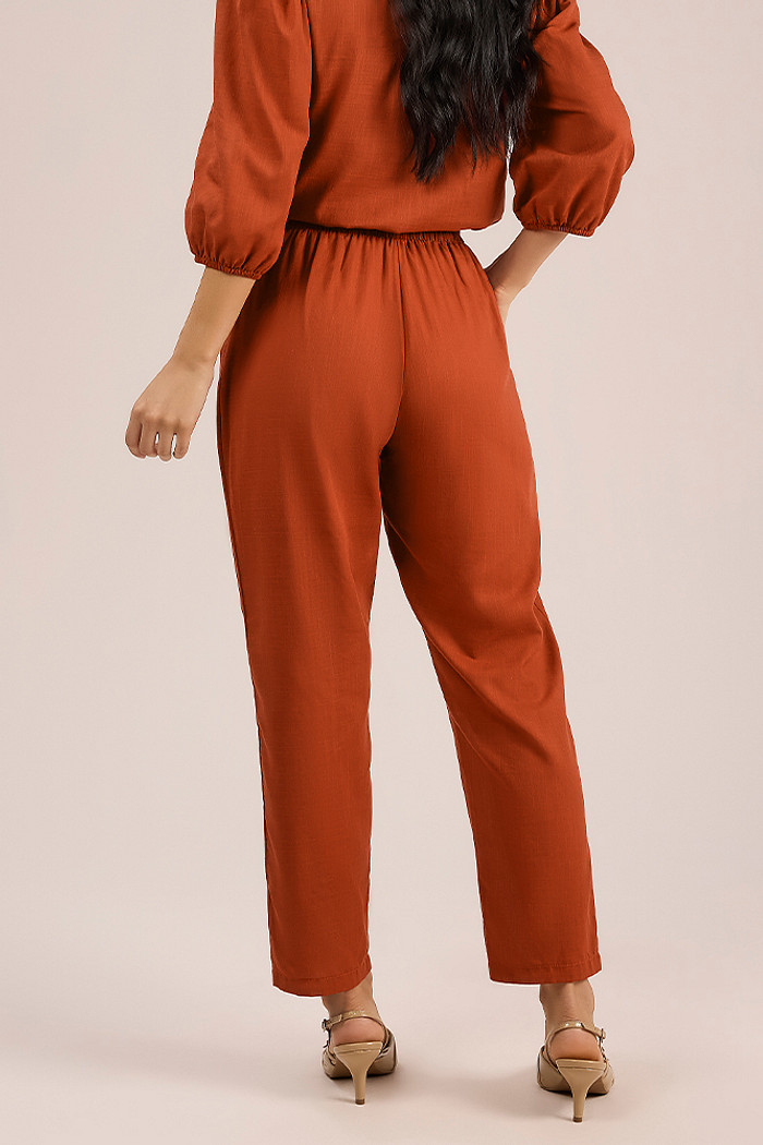 Calça reta em tecido cambraia de algodão com forro