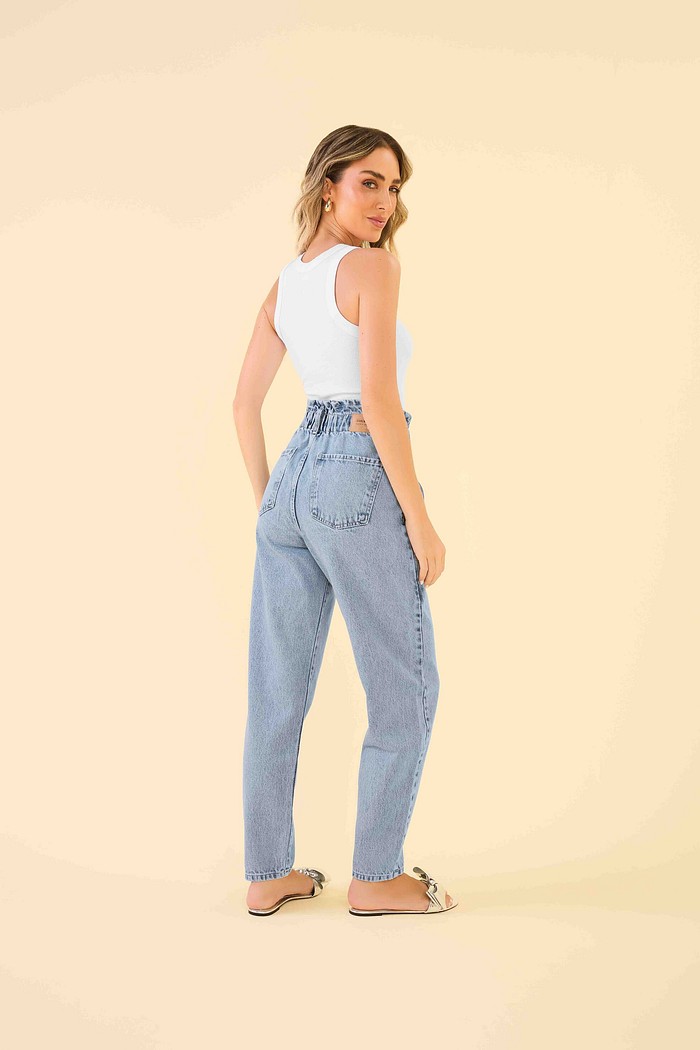 Calça clochard em jeans