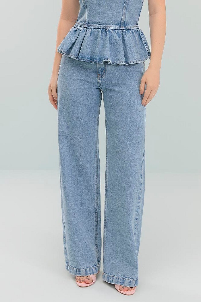 Calça wide leg denim com aplique decorativo
