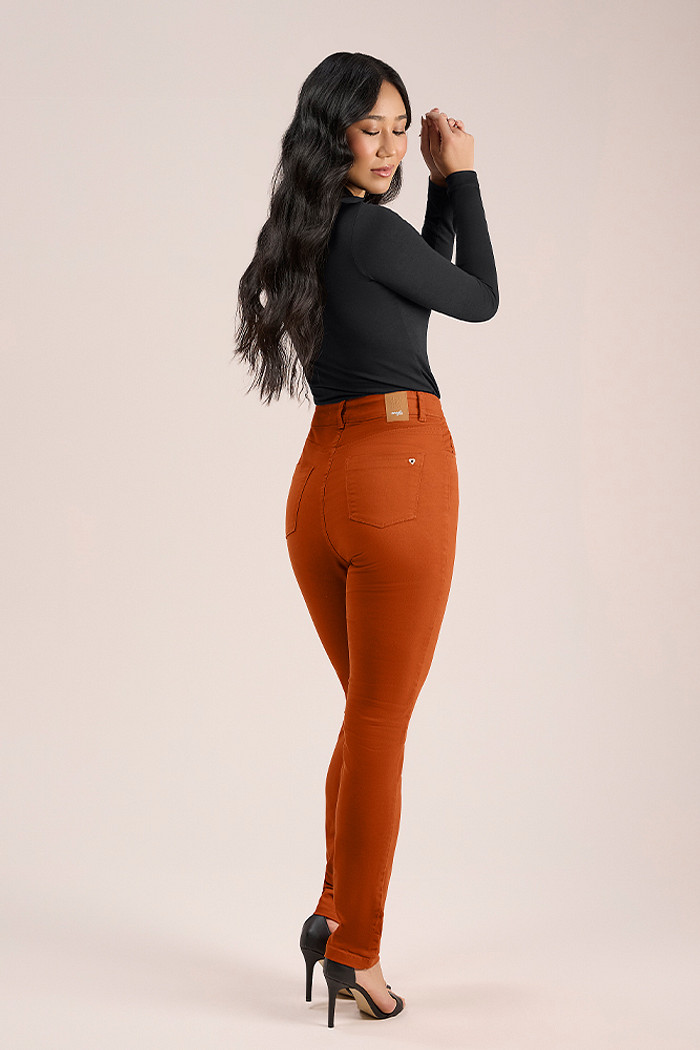 Calça skinny básica em sarja