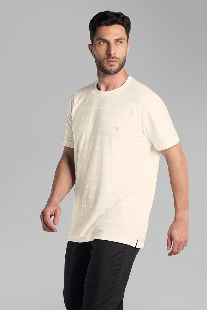 Camiseta comfort em malha listrada com abertura lateral Aurus