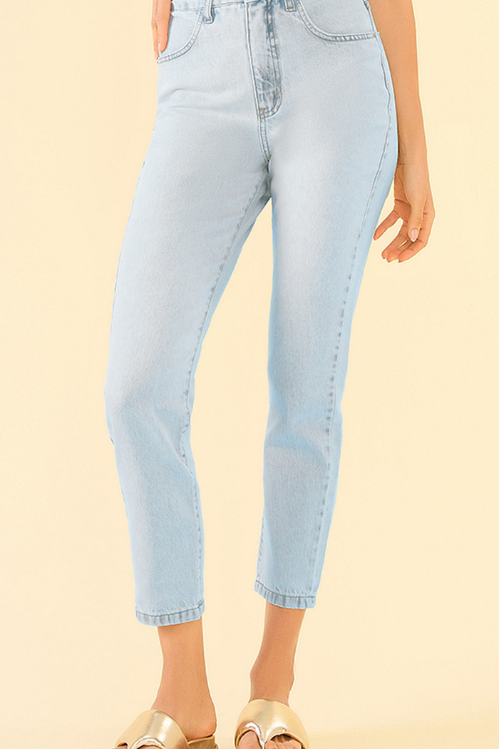 Calça mom em jeans