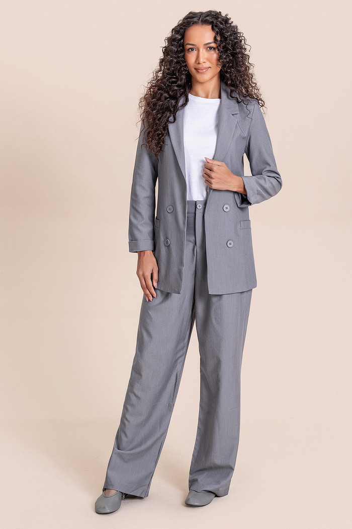 Blazer em alfaiataria com forro e bolso decorativo