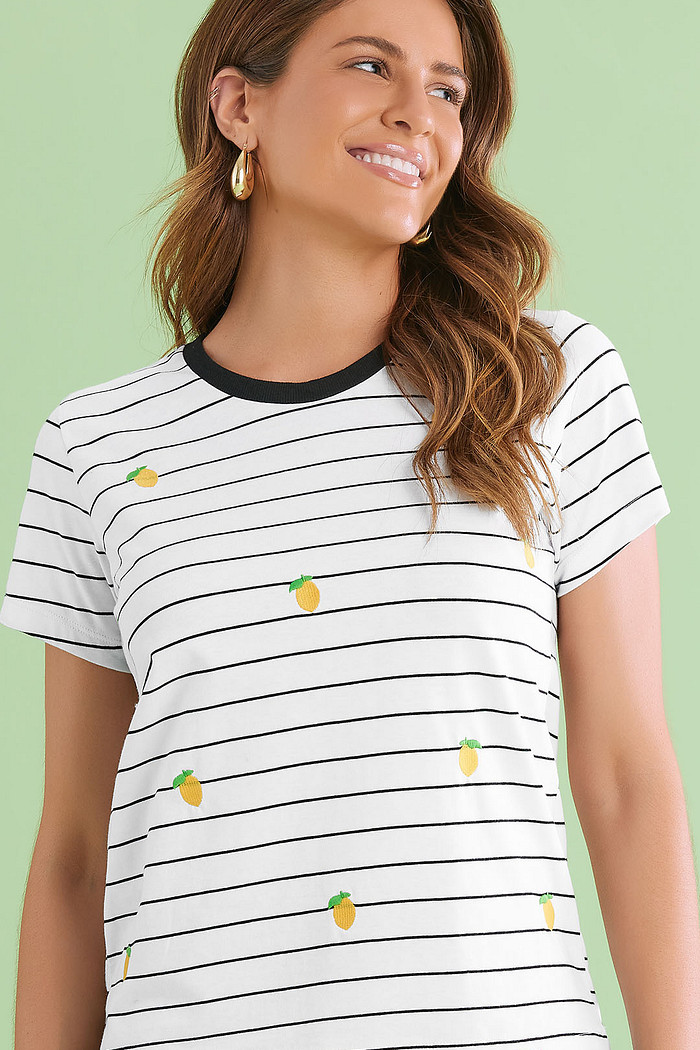 T-Shirt listrada com bordado em meia malha