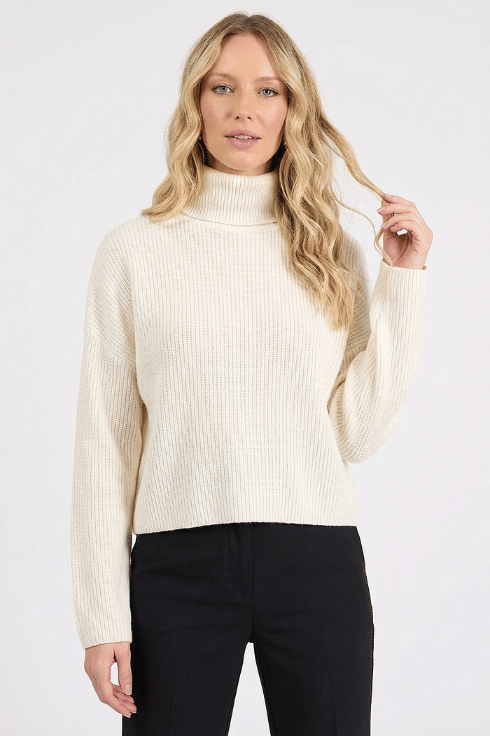 Blusa gola alta e manga longa em tricot