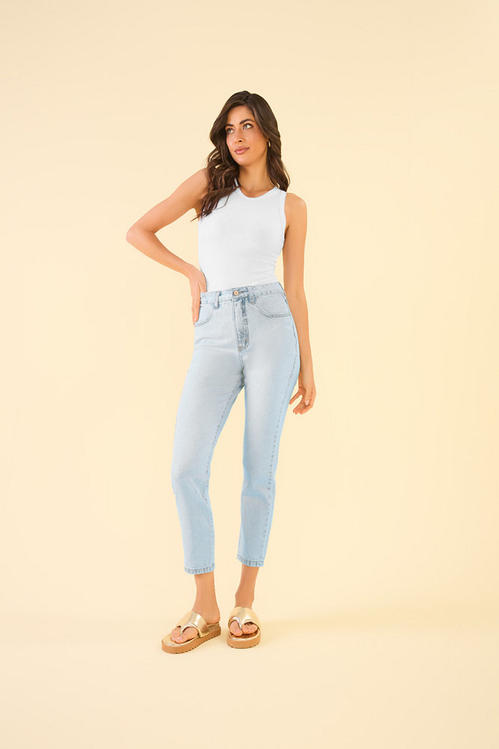 Calça mom em jeans