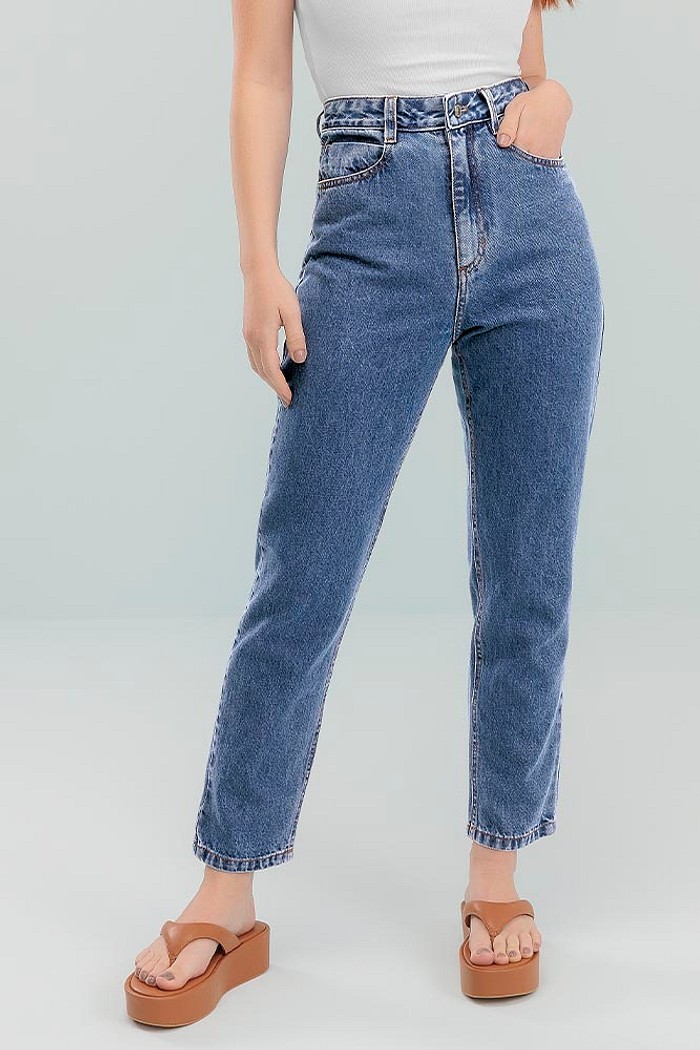 Calça mom com bolso jeans