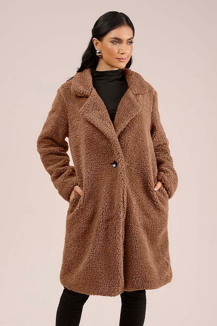 Casaco longo teddy em tecido sherpa com forro