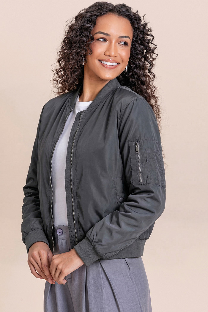 Jaqueta em nylon com forro e enchimento