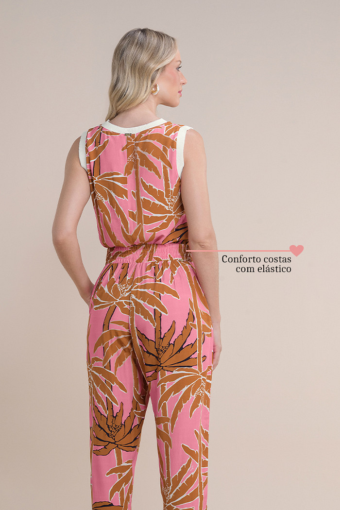 Calça alfaiataria em viscose com elástico atrás