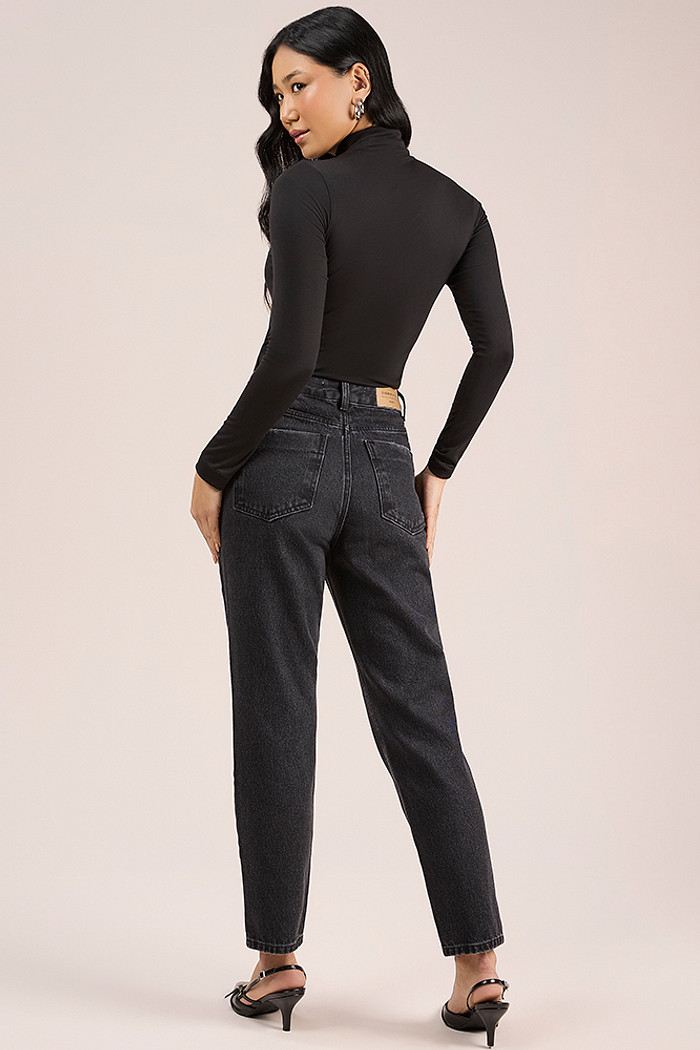 Calça mom em jeans black