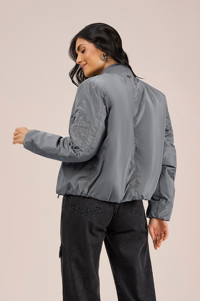 Jaqueta em nylon com forro e enchimento