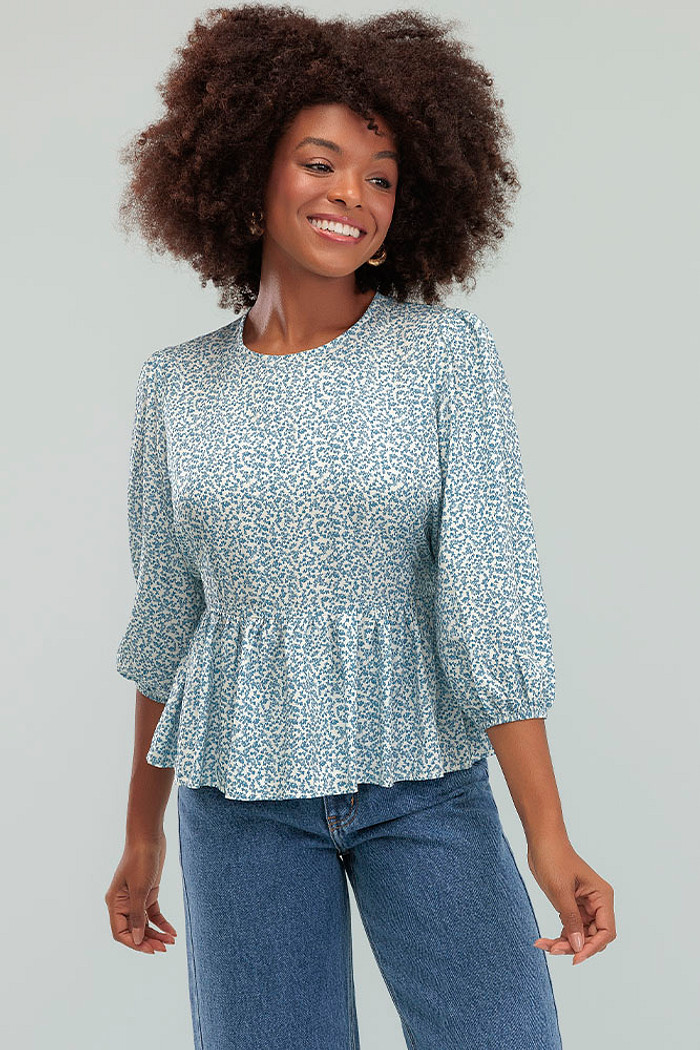 Blusa manga 7/8 com botão nas costas