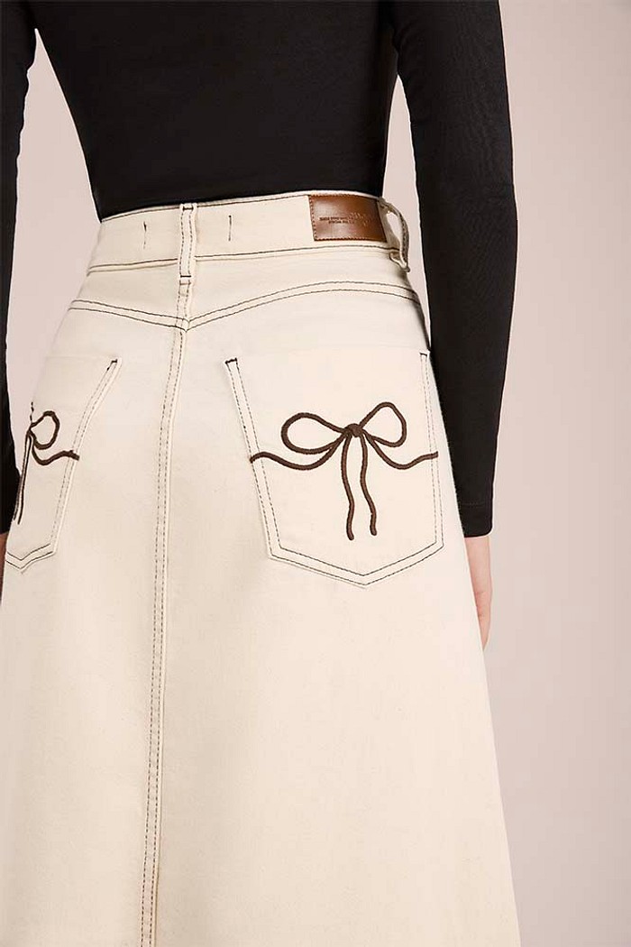 Saia midi em white denim laço