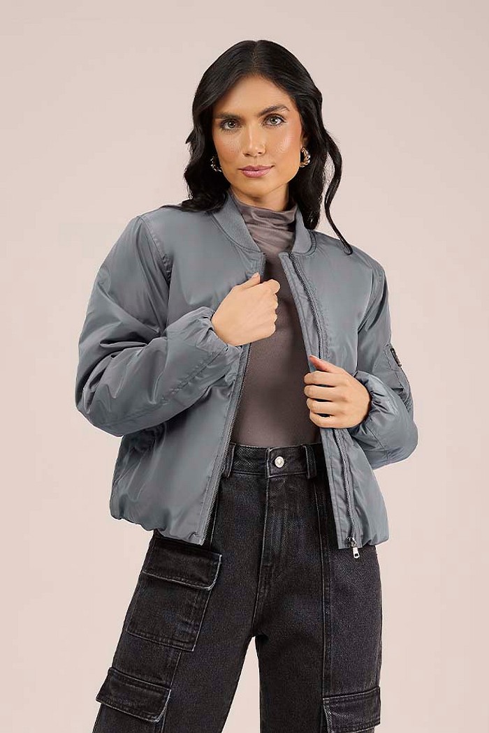 Jaqueta em nylon com forro e enchimento