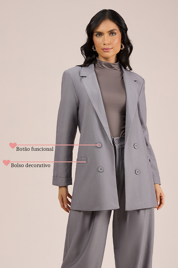 Blazer em alfaiataria com forro e bolso decorativo
