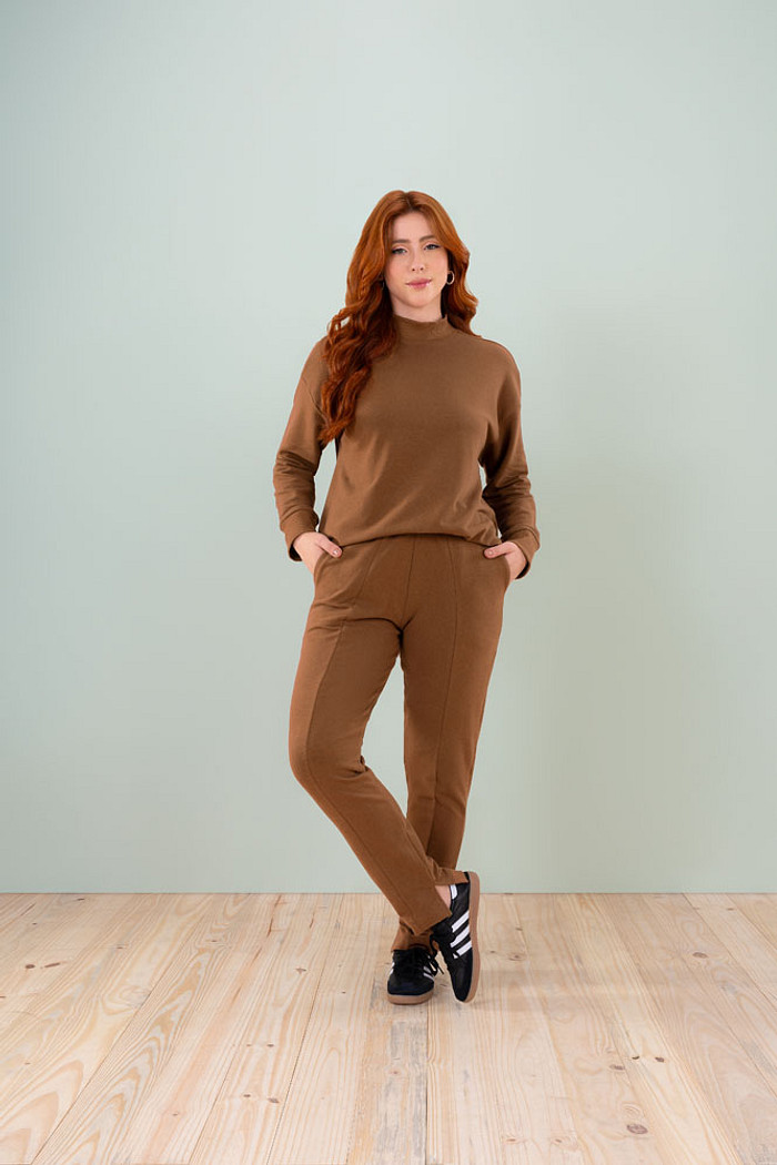 Calça reta em molecotton