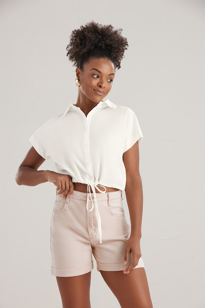 Camisa em tricoline lisa