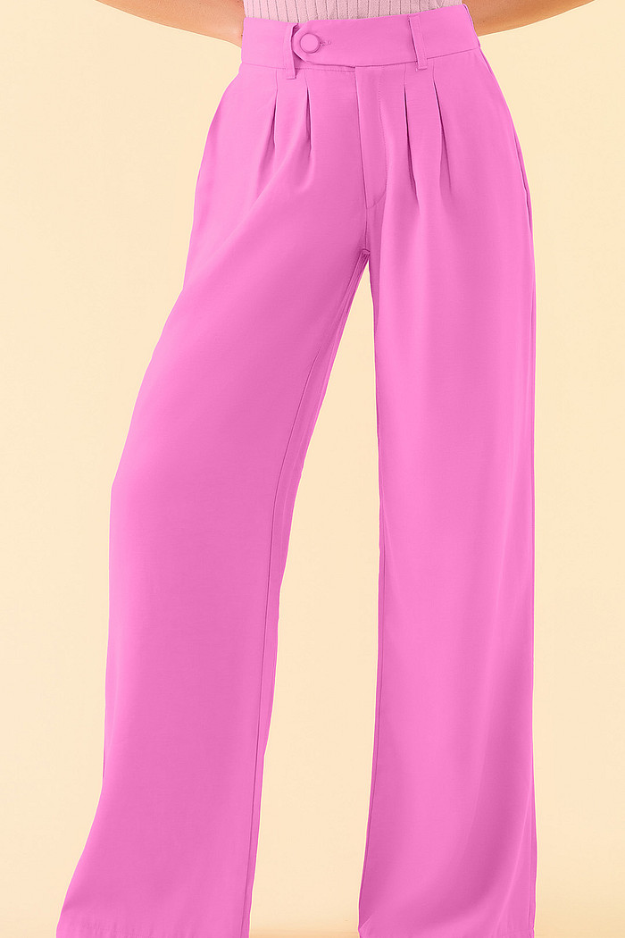 Calça wide leg com botão e bolso em alfaiataria