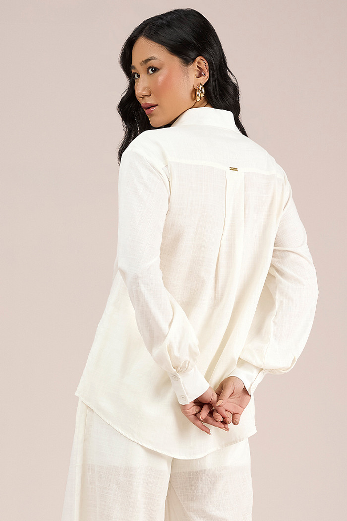 Camisa em tecido cambraia de algodão