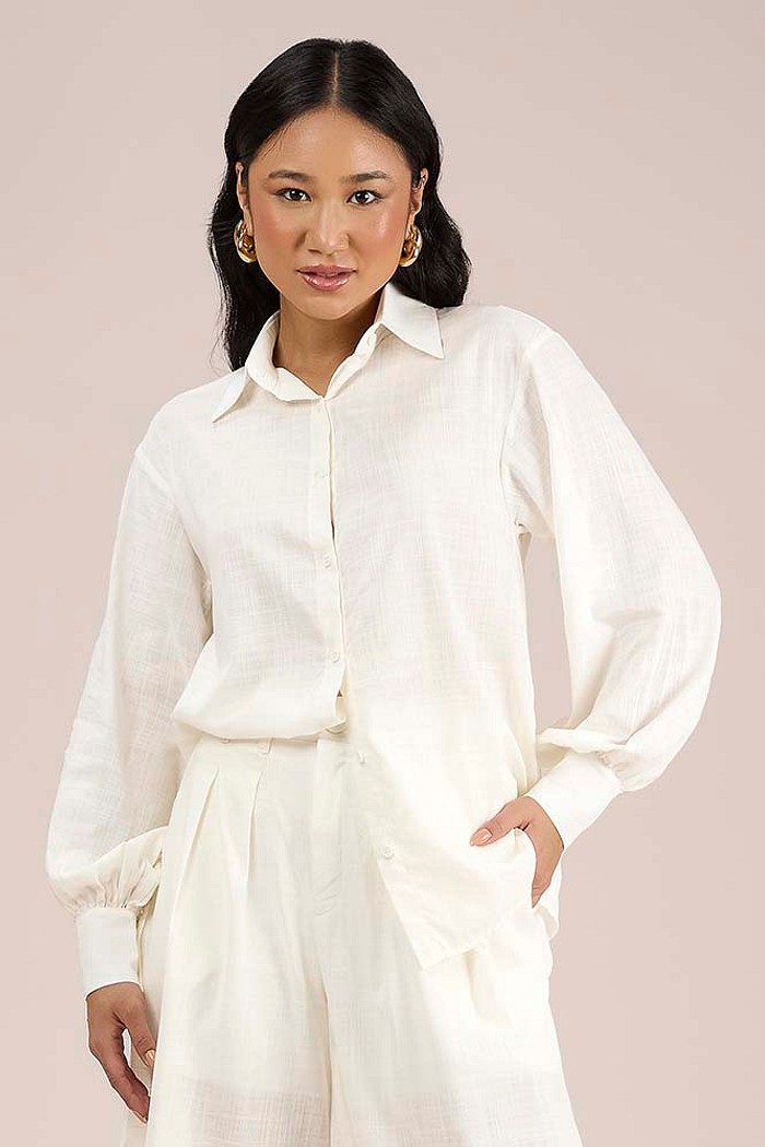 Camisa em tecido cambraia de algodão