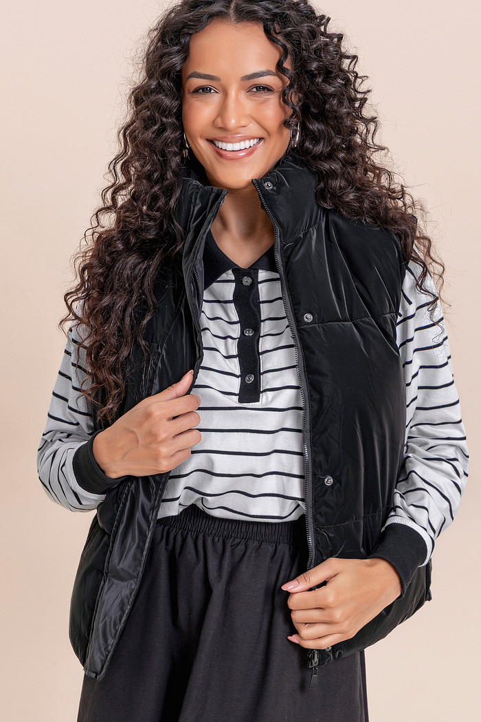 Colete puffer em nylon texturizado com forro e enchimento
