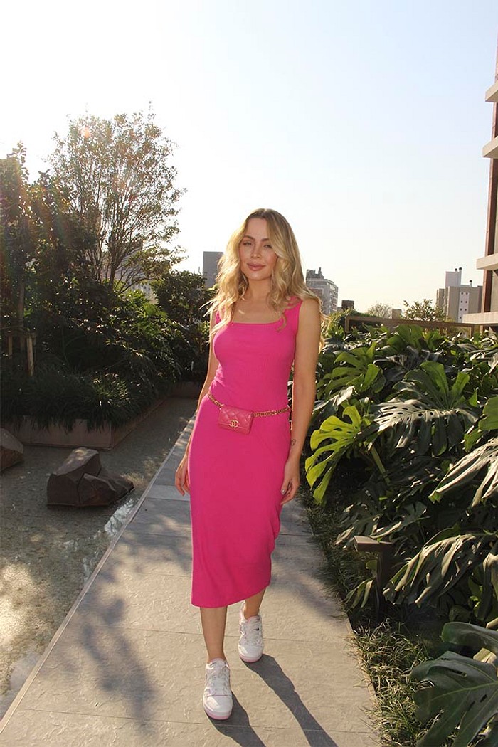 Vestido midi em malha canelada