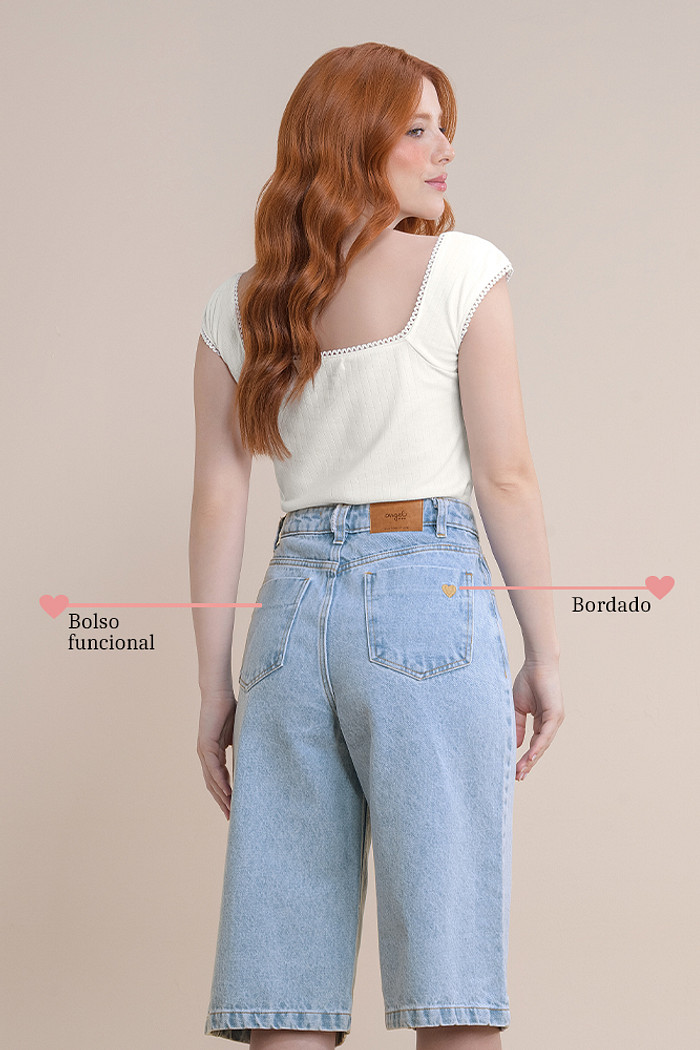 Bermuda jorts jeans com bordado no bolso