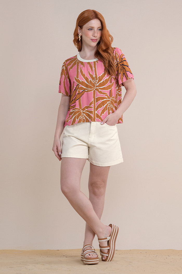 Blusa com gola de retilínea em viscose