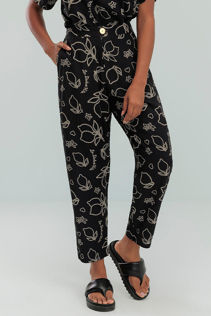 Calça alfaiataria viscose com bolso e costas com elástico