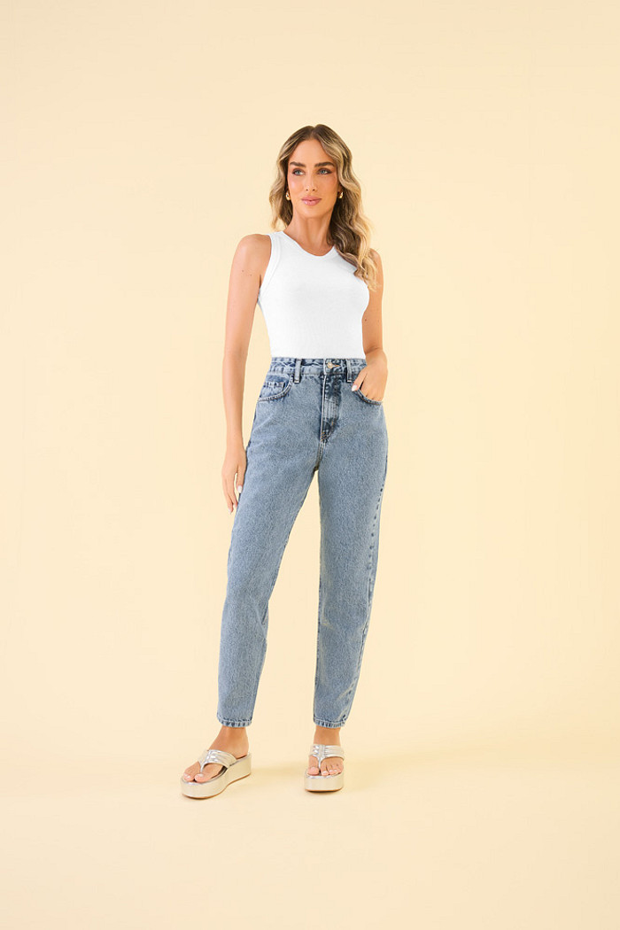 Calça mom em jeans