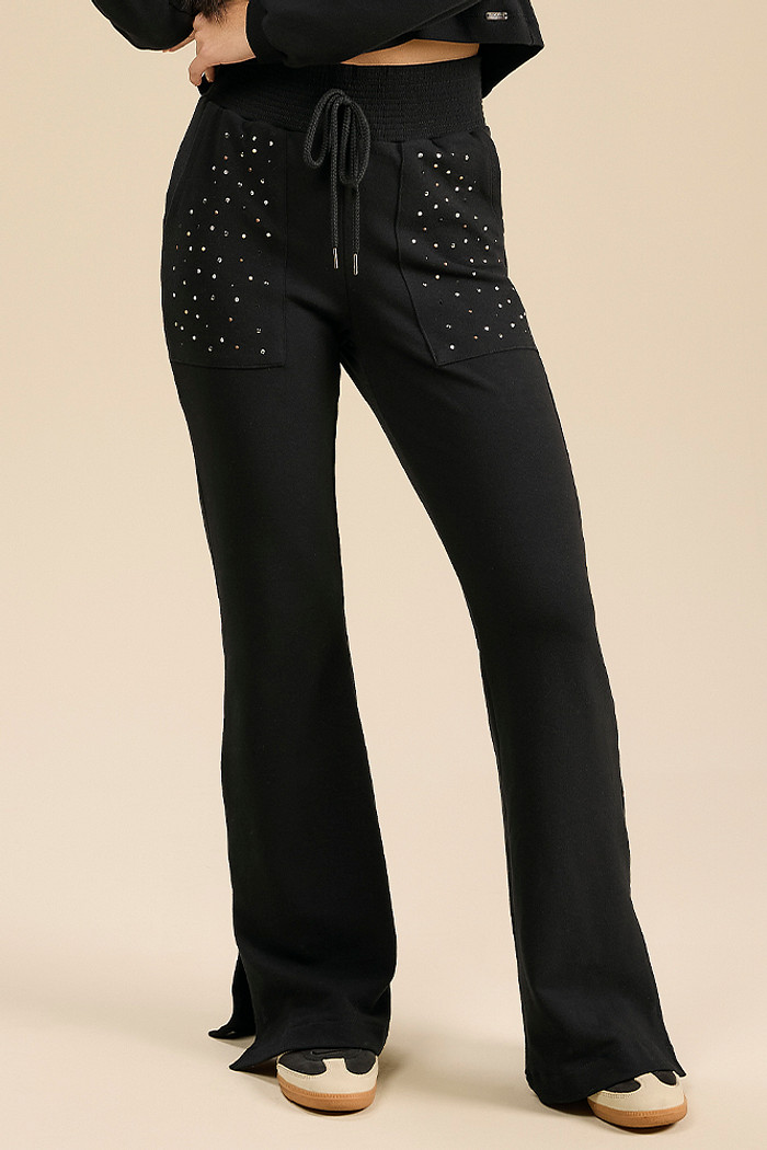 Calça wide em molecotton abertura lateral e apliques de pedra