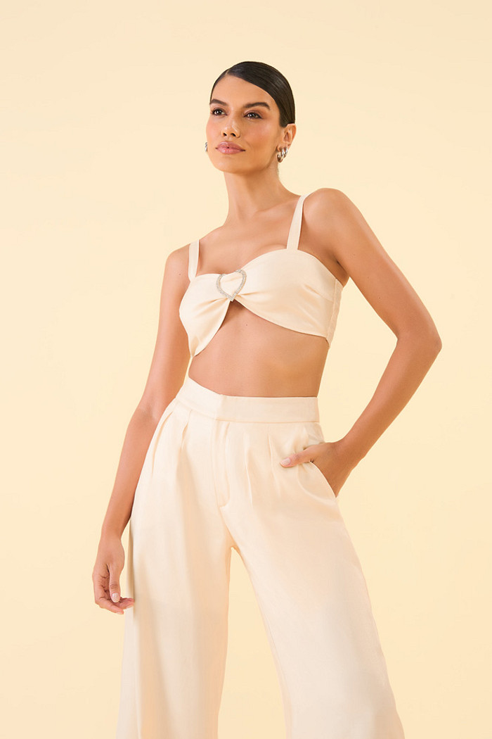 Top fivela coração em alfaiataria glossy