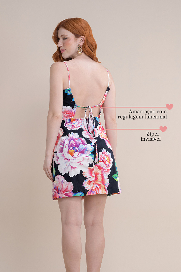 Vestido curto em tricoline com zíper invisível nas costas