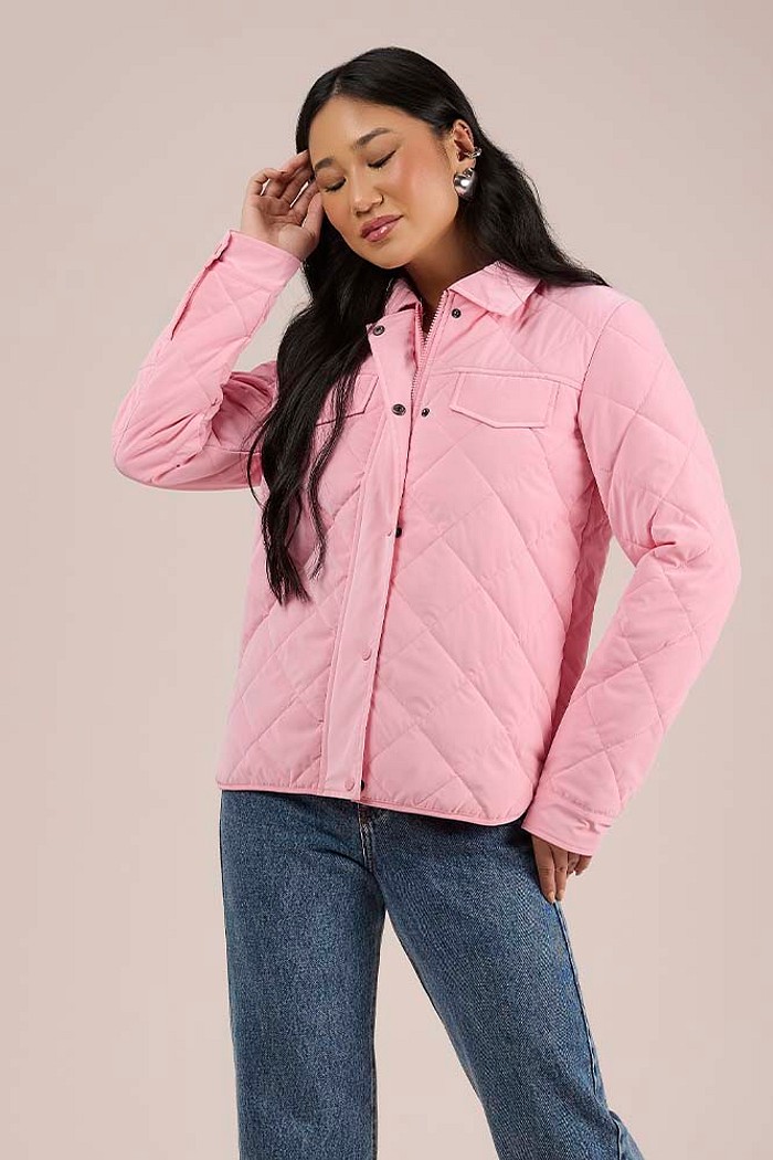 Jaqueta lapela em nylon texturizado com forro e enchimento