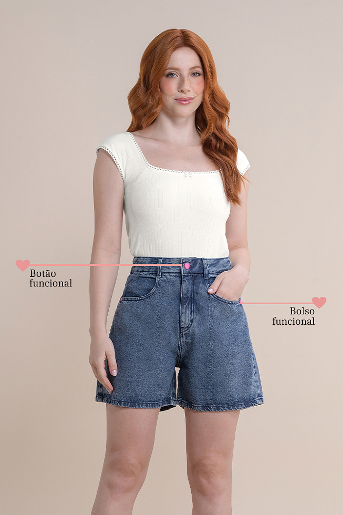 Shorts mom em jeans com bolso