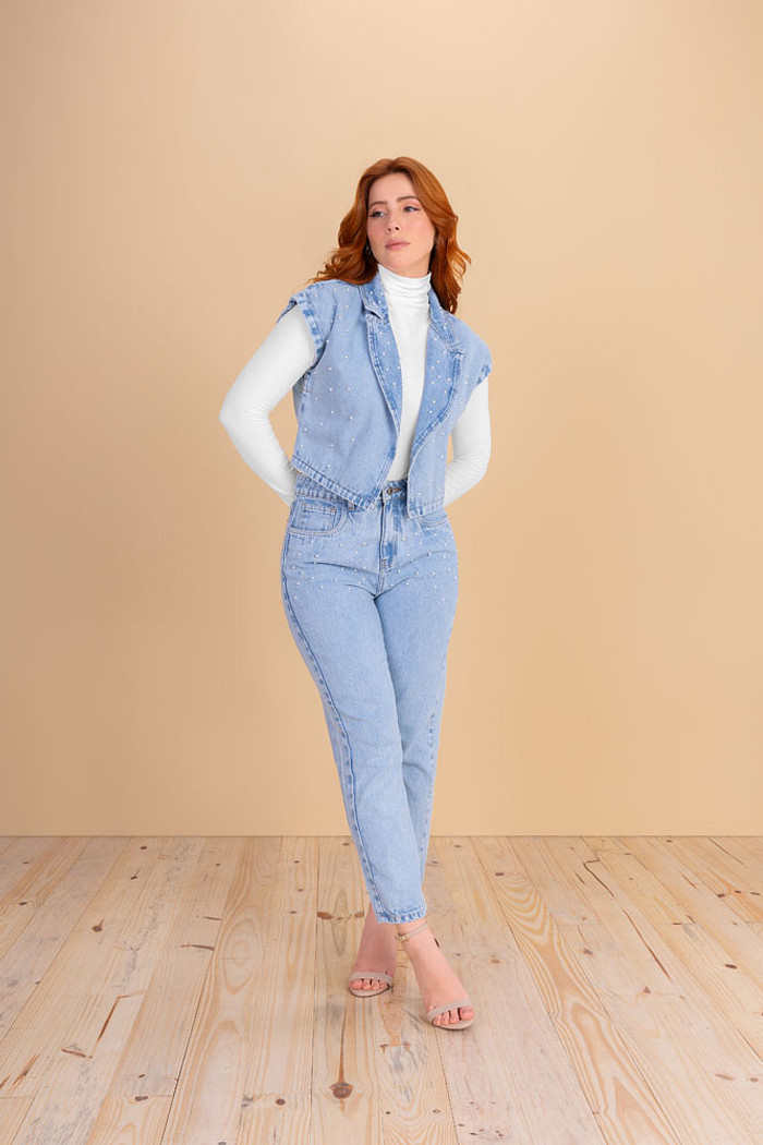 Colete pérolas em jeans