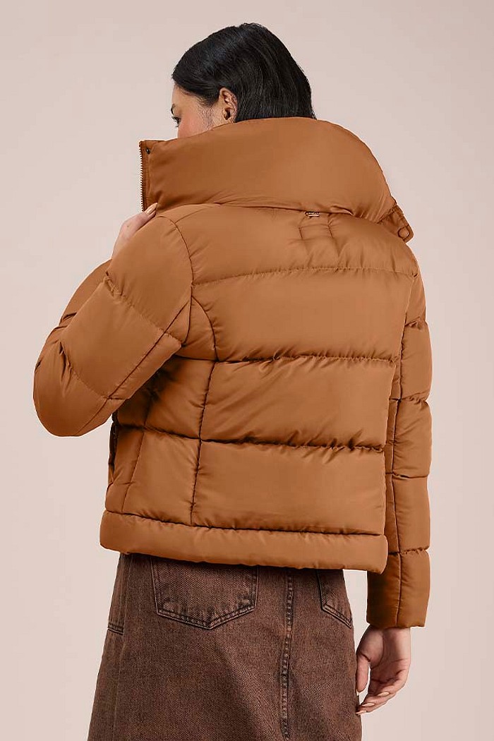 Jaqueta puffer em nylon com forro e enchimento