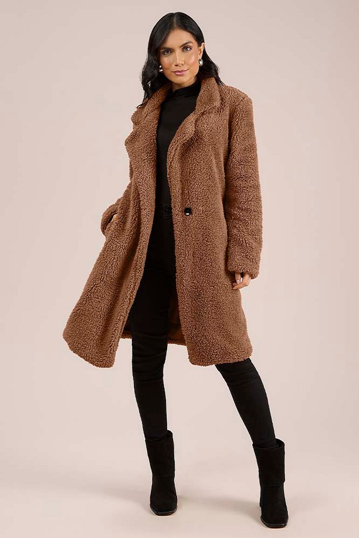 Casaco longo teddy em tecido sherpa com forro