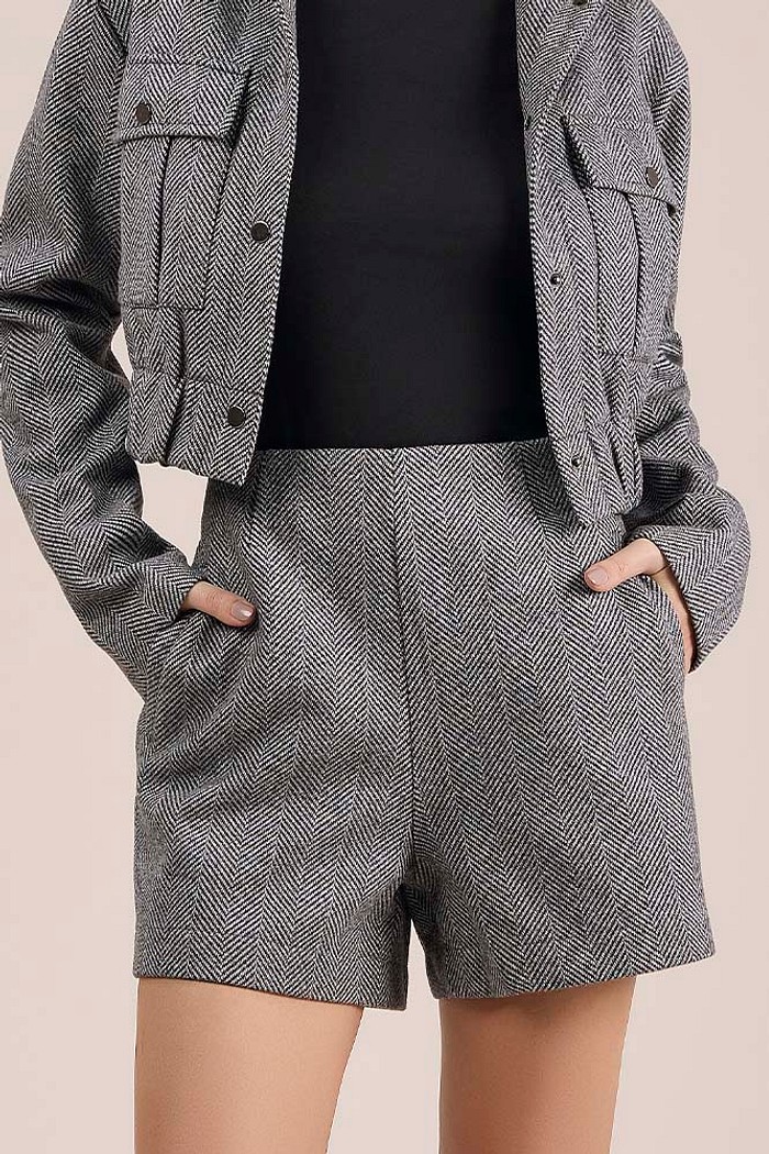 Short em tecido espinha de peixe