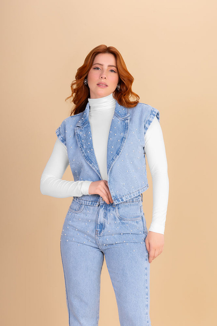 Colete pérolas em jeans