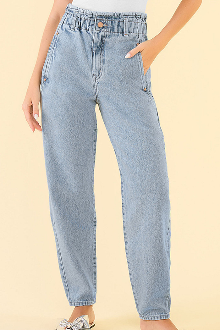 Calça clochard em jeans