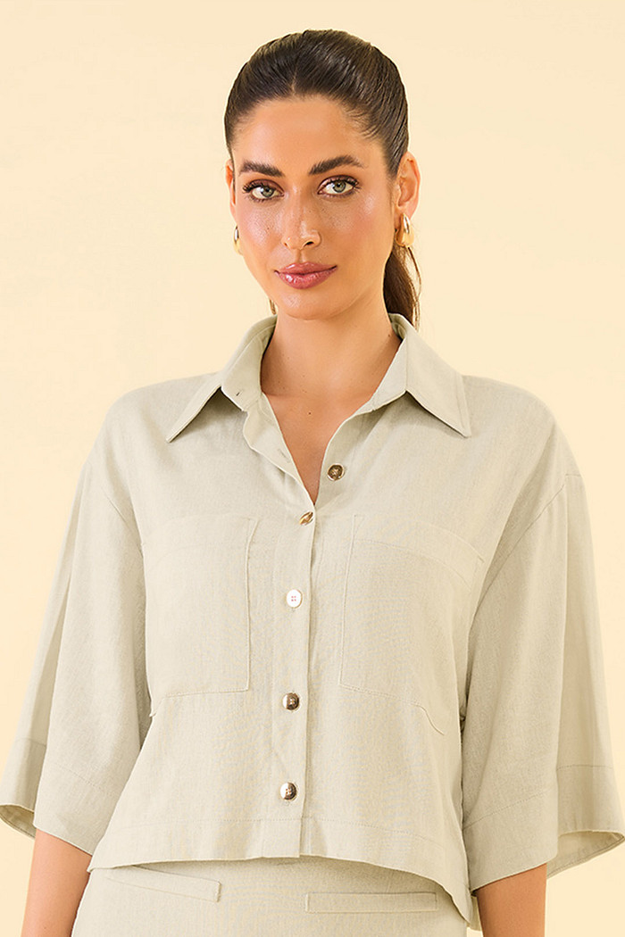 Camisa cropped em visco linho