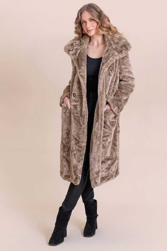 Casaco longo com bolso em tecido pêlo com forro