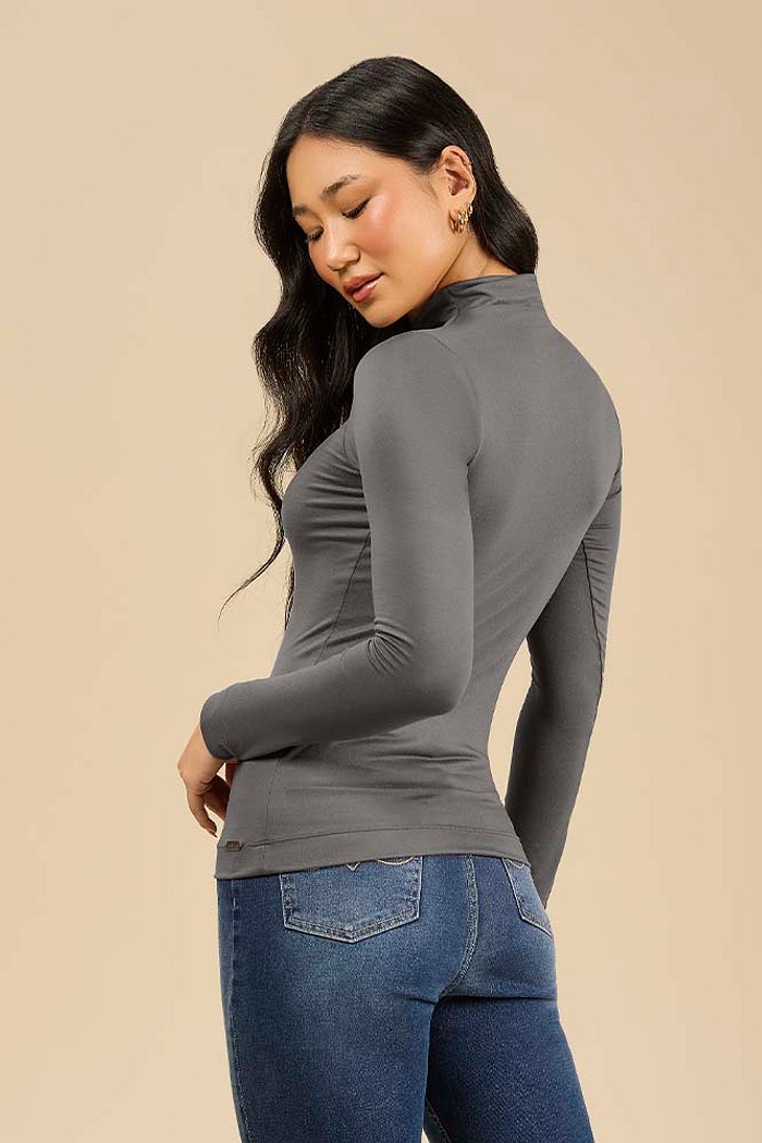 Blusa cacharrel manga longa em suede