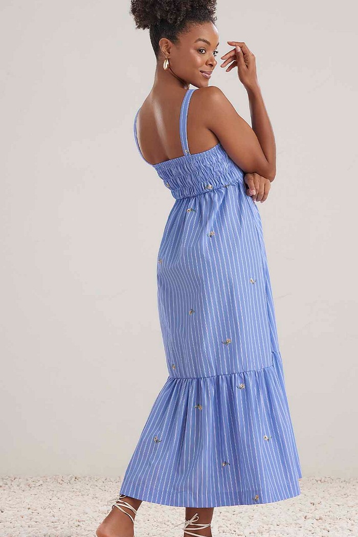 Vestido em tricoline bordado