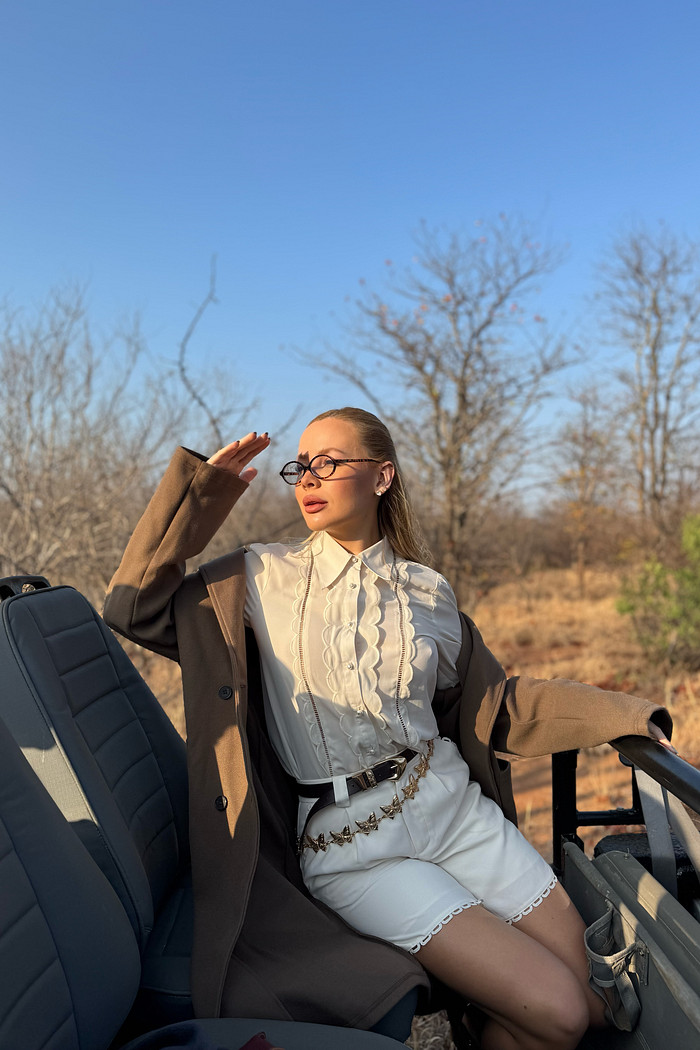 Camisa crepe manga longa detalhes recortados