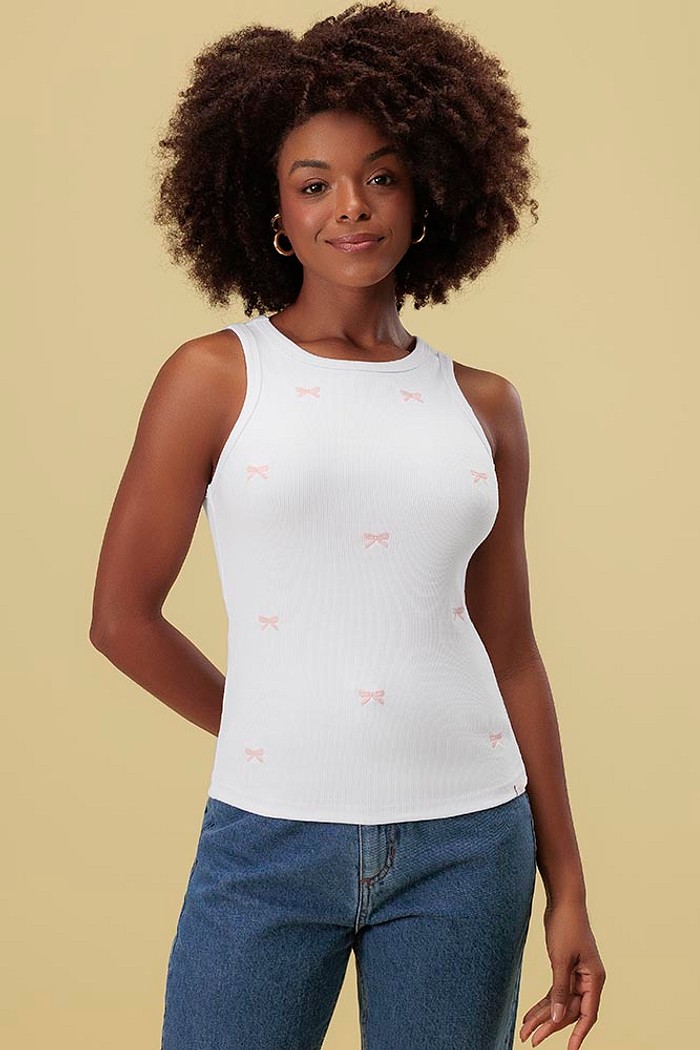 Blusa regata com bordado