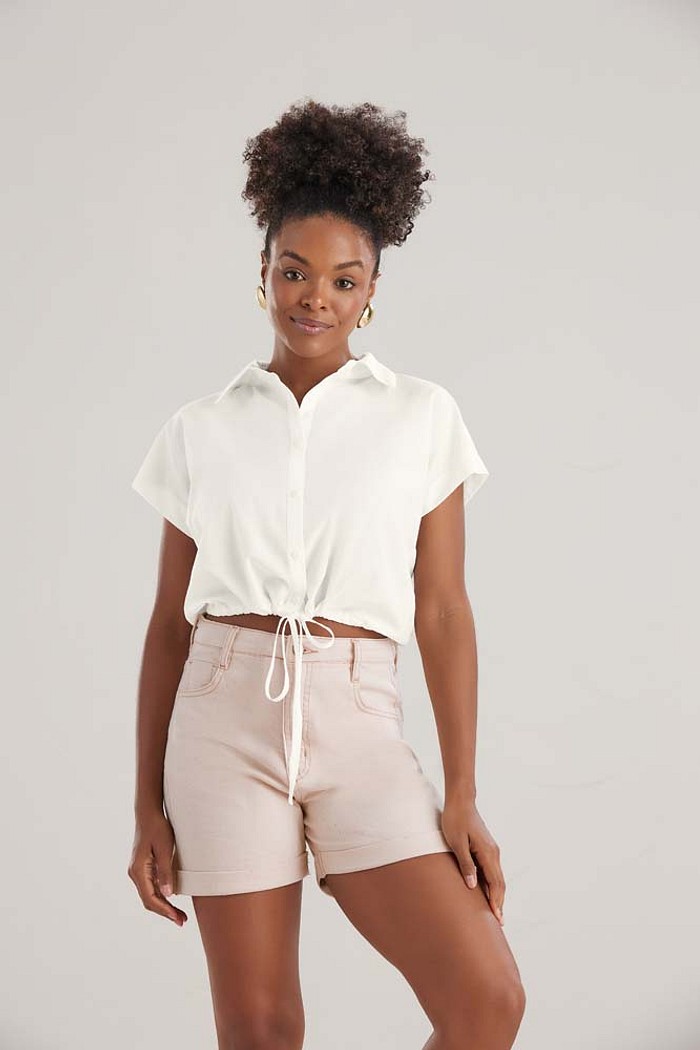 Camisa em tricoline lisa